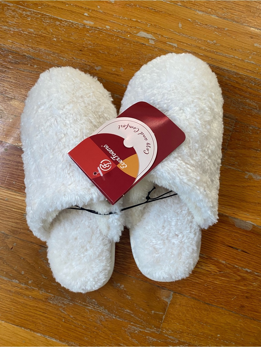 NWT dearfoams White Plush Slip-On Women's Slippers